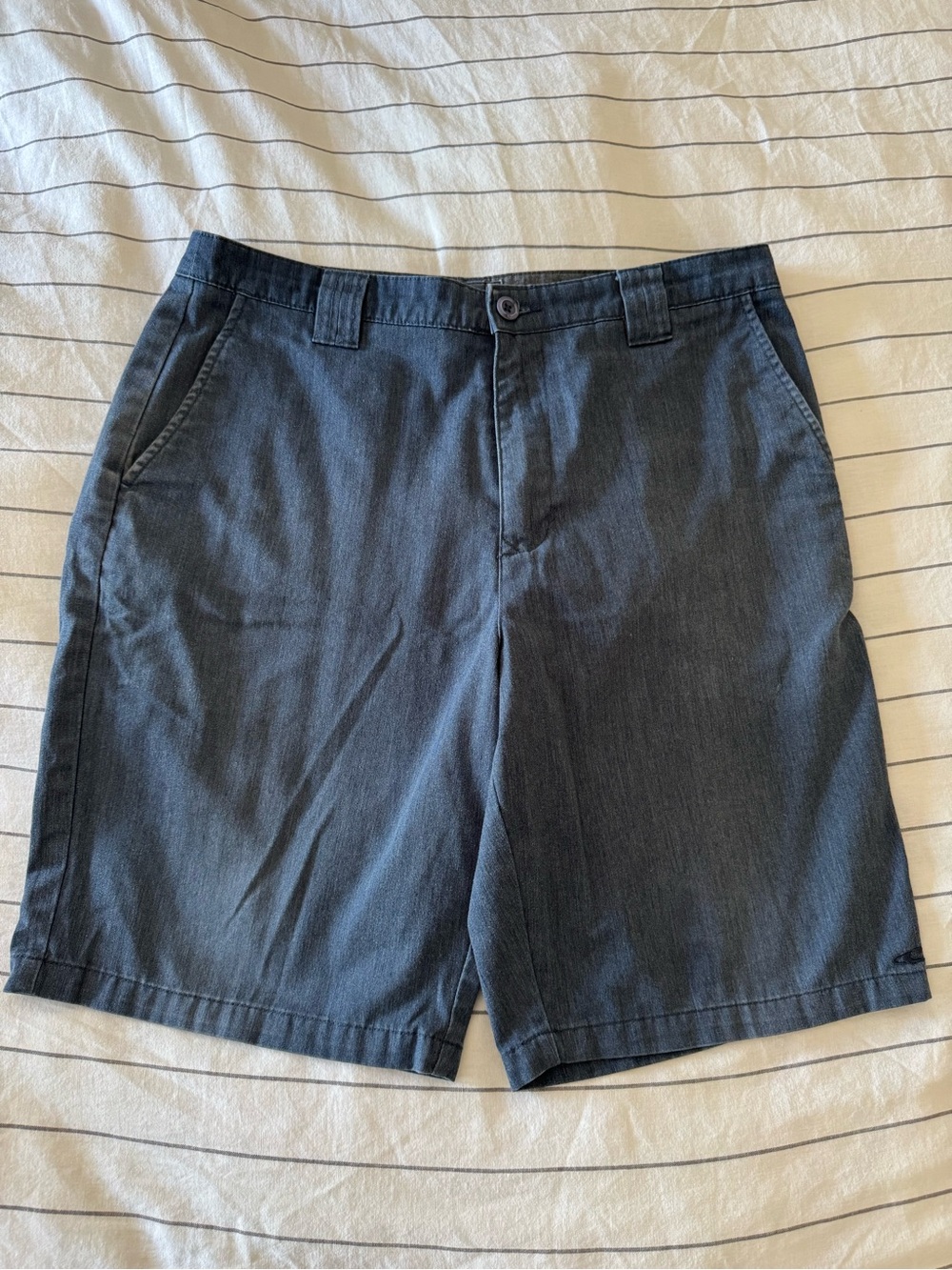 O'Neill Men's Flat-Front Shorts in Charcoal
